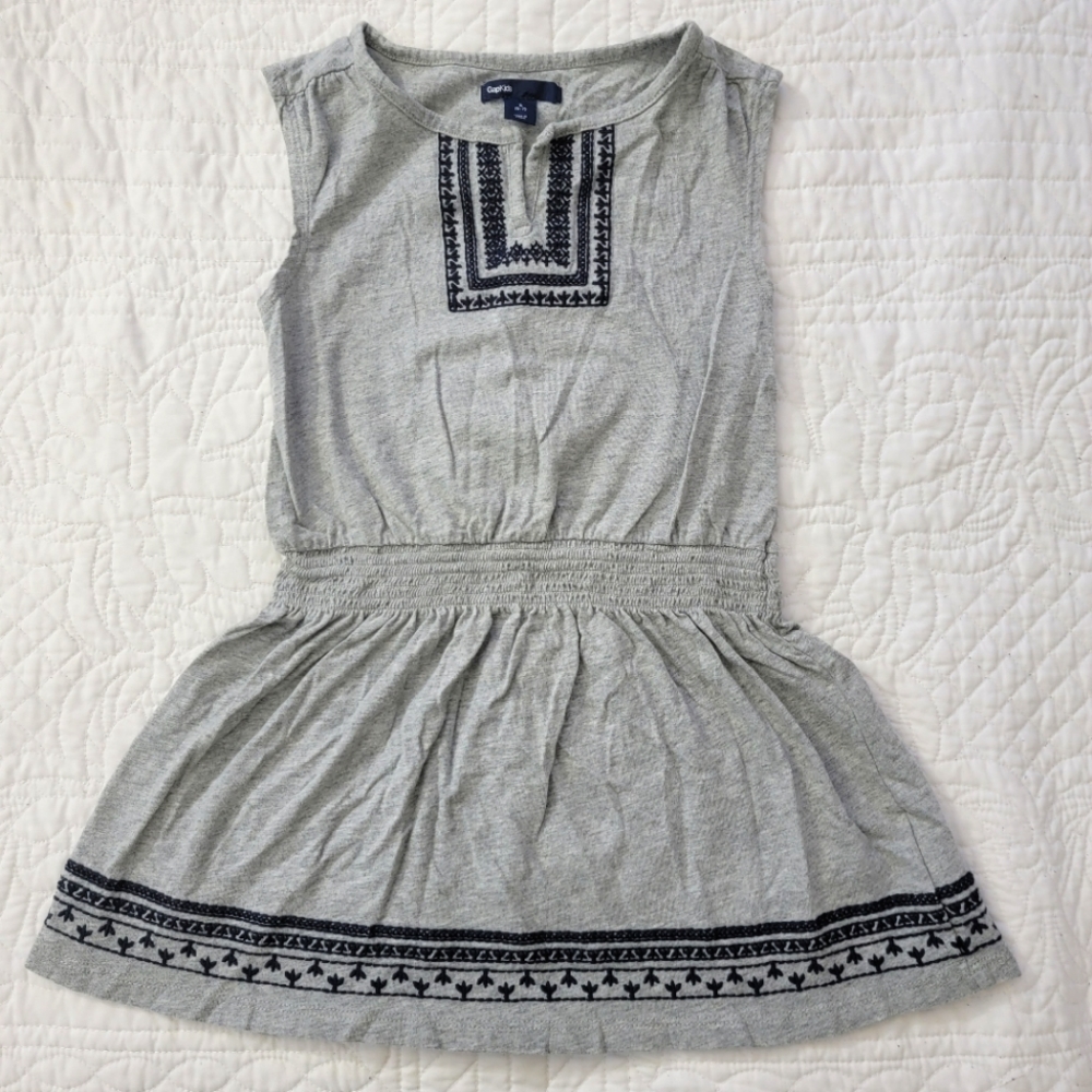 🐞4/$10🐞 Gap Kids Gray With Blue Embroidery  Pull Over Casual Summer Dress